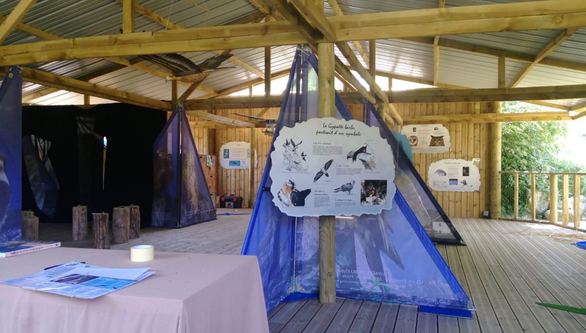 Exhibition area on birds of prey at the Aigles du Léman park.