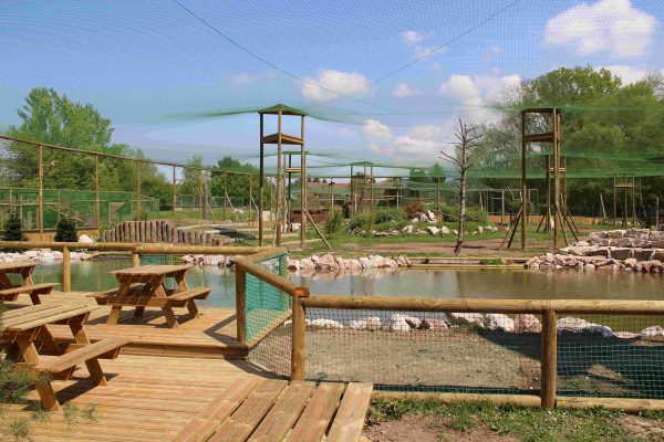 Terrace of the Balbu'bar snack bar in the La Lagune aviary.