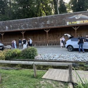 Exposition de véhicule Hyundaï sur l'aire de spectacle